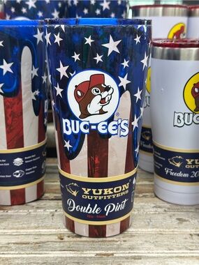 New 2026 32 oz. Buc-ee's Yukon Outfitters Insulated Patriotic Tumbler With Lid